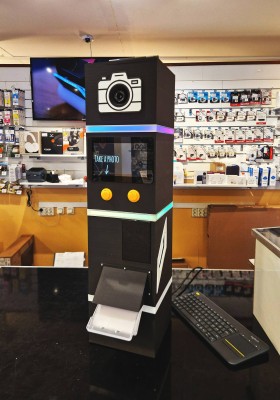 Hyra DB Fotobås Mini, din automatiserade Polaroidkamera för festen eller företagseventet